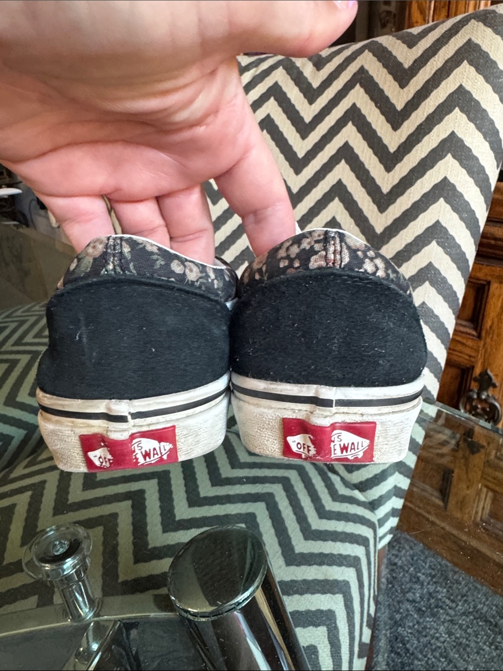*DONATED* Vans Old Skool Black Floral Skate Shoes Women’s Size 6 - Picture 4 of 8